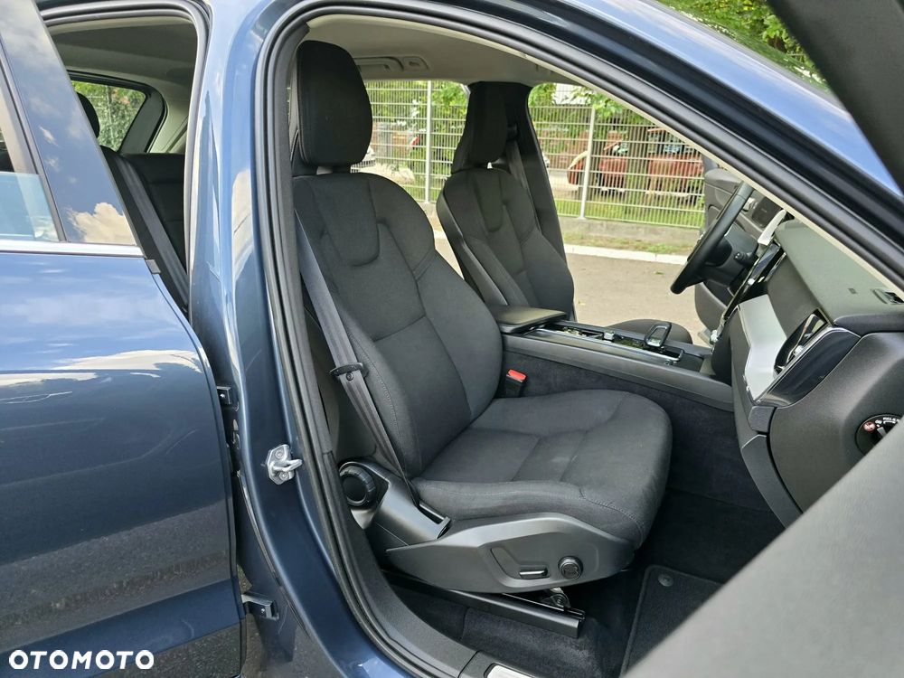 Volvo XC 60 B5 B AWD Momentum Pro - 33