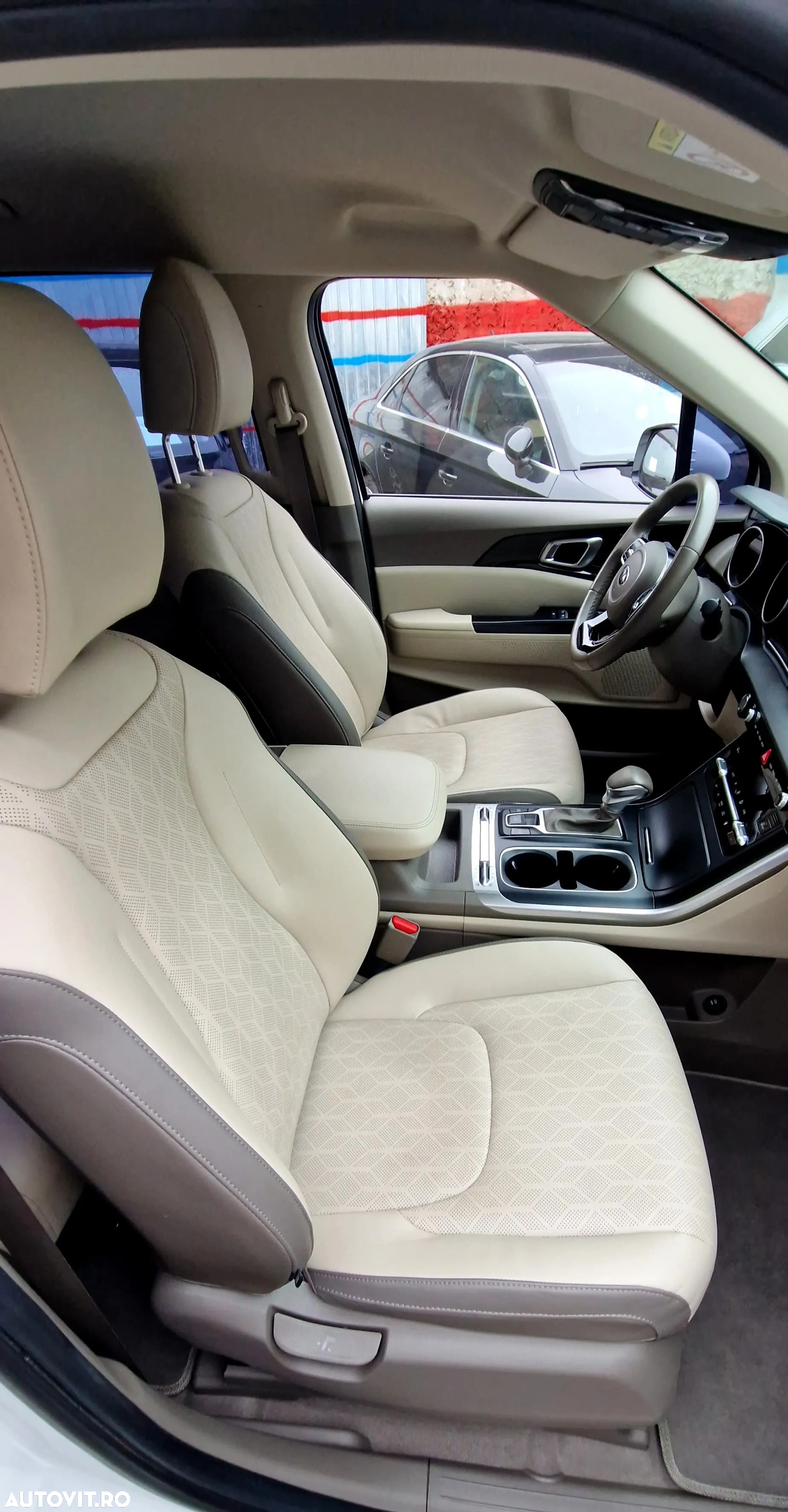 Kia Carnival - 16