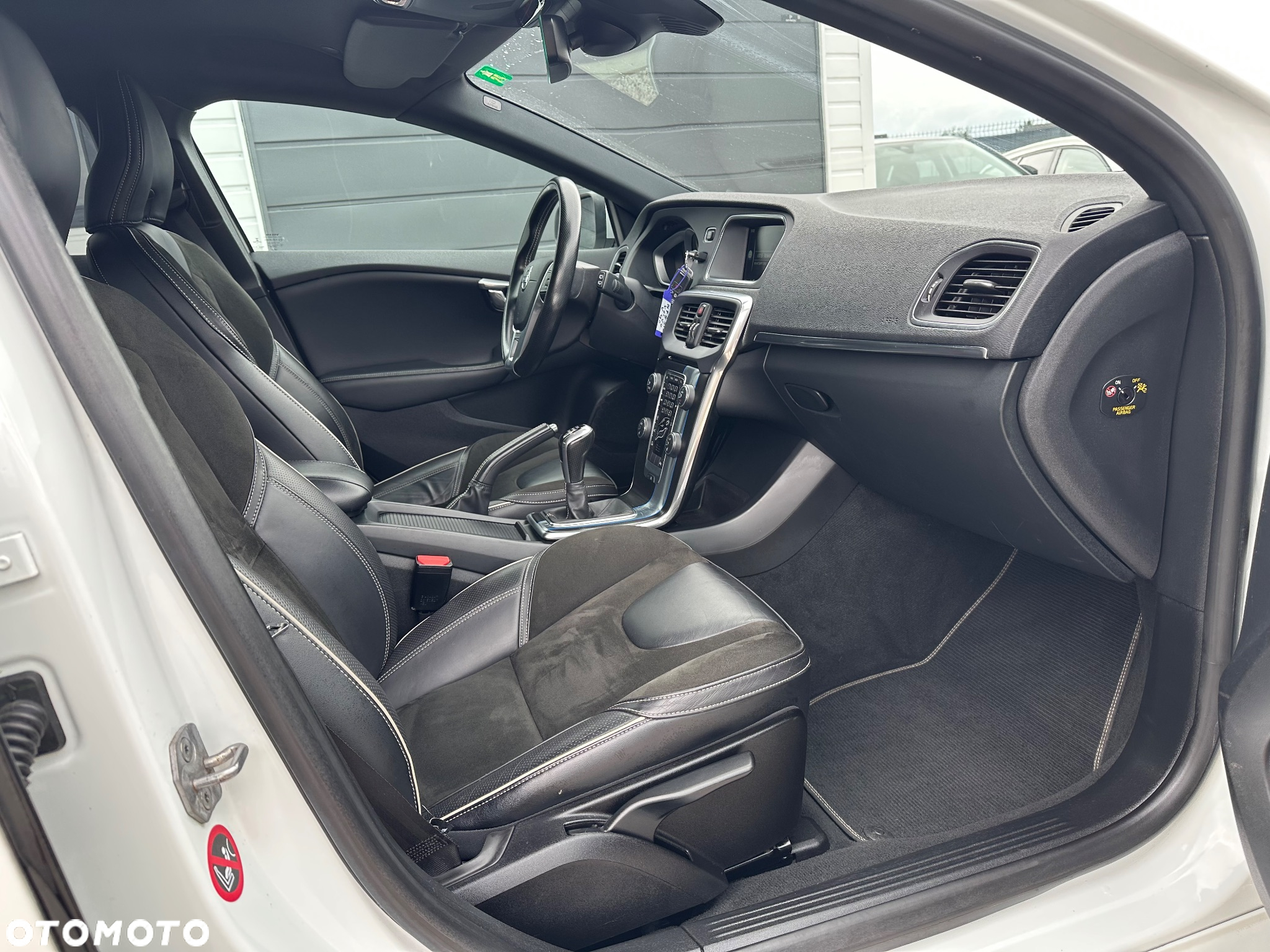 Volvo V40 D3 Drive-E R-Design Momentum - 5