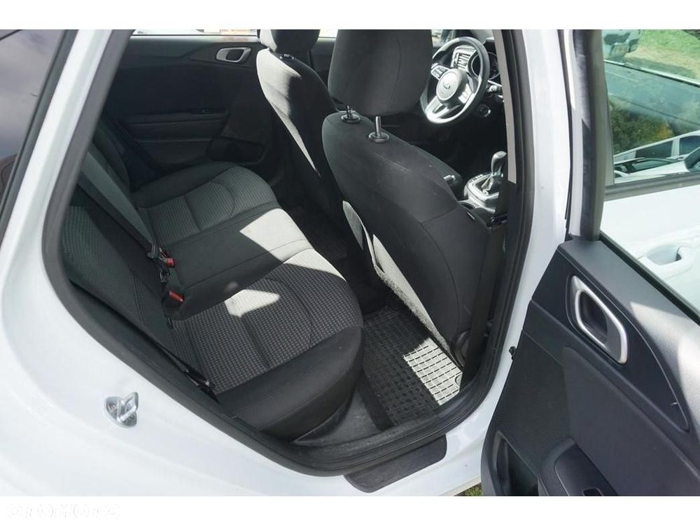 Kia Ceed - 32