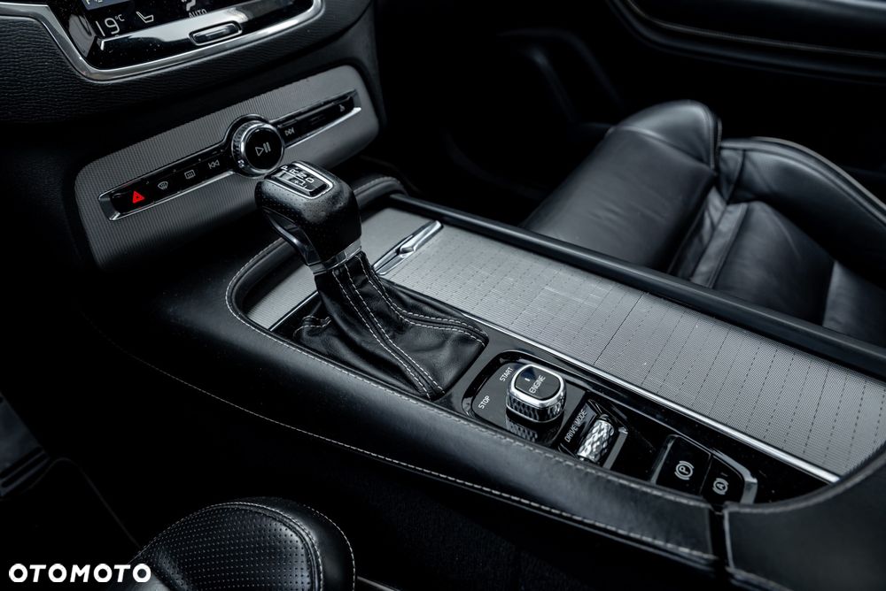 Volvo XC 90 - 40