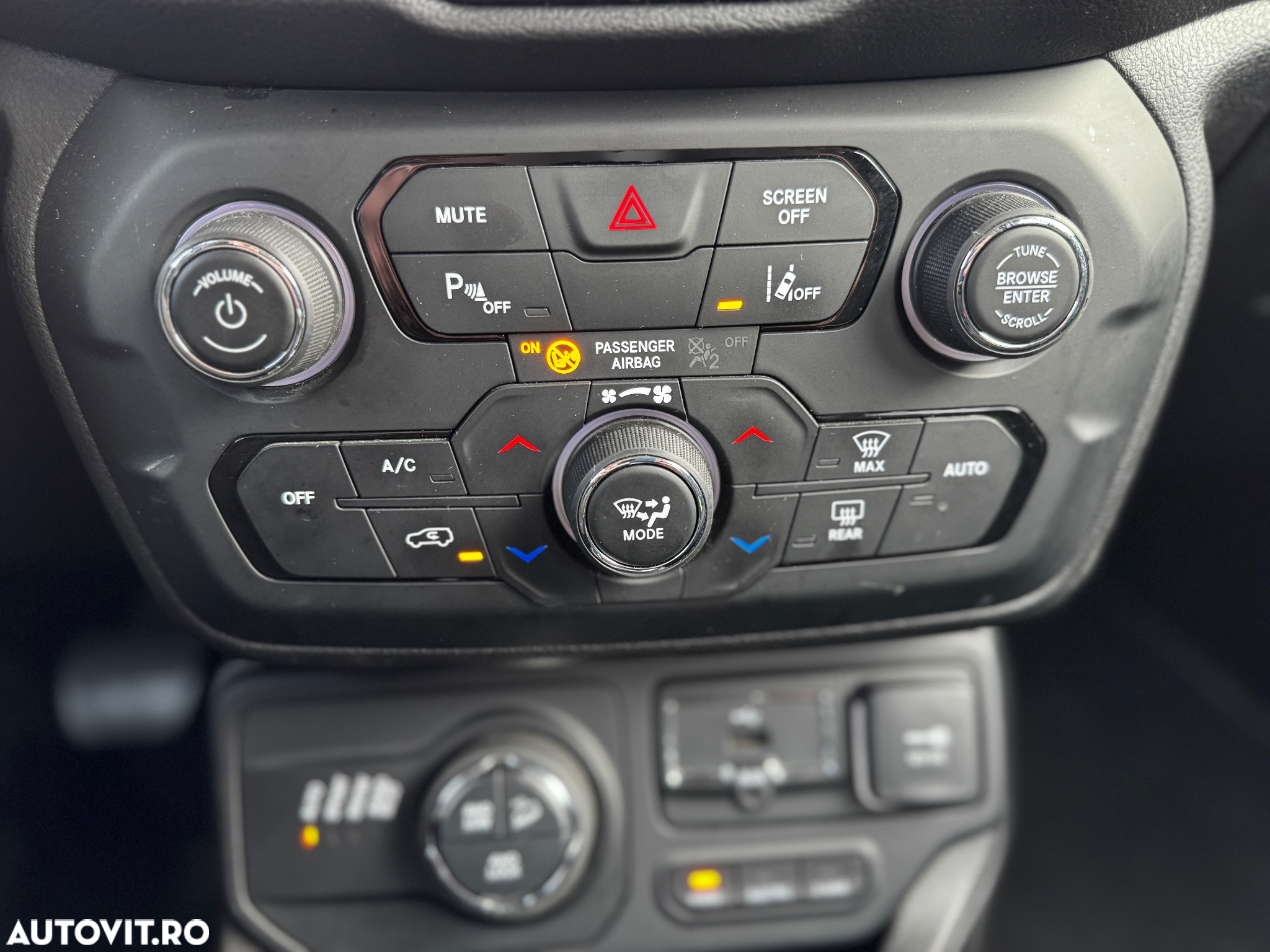 Jeep Renegade - 32
