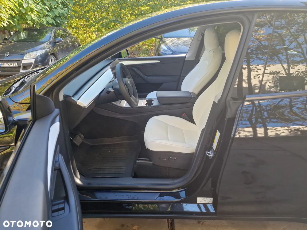 Tesla Model Y Long Range AWD - 7