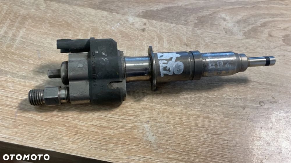 BMW E90 E87 WTRYSKIWACZ 7589048 - 2