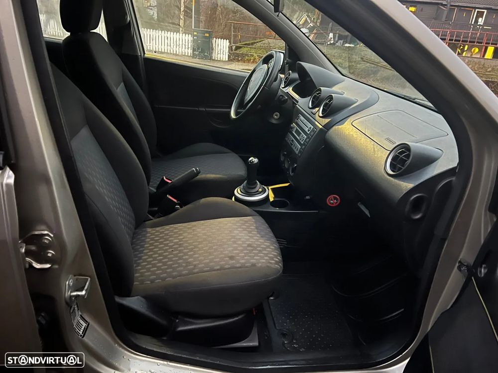 Ford Fiesta 1.4 Ghia - 6