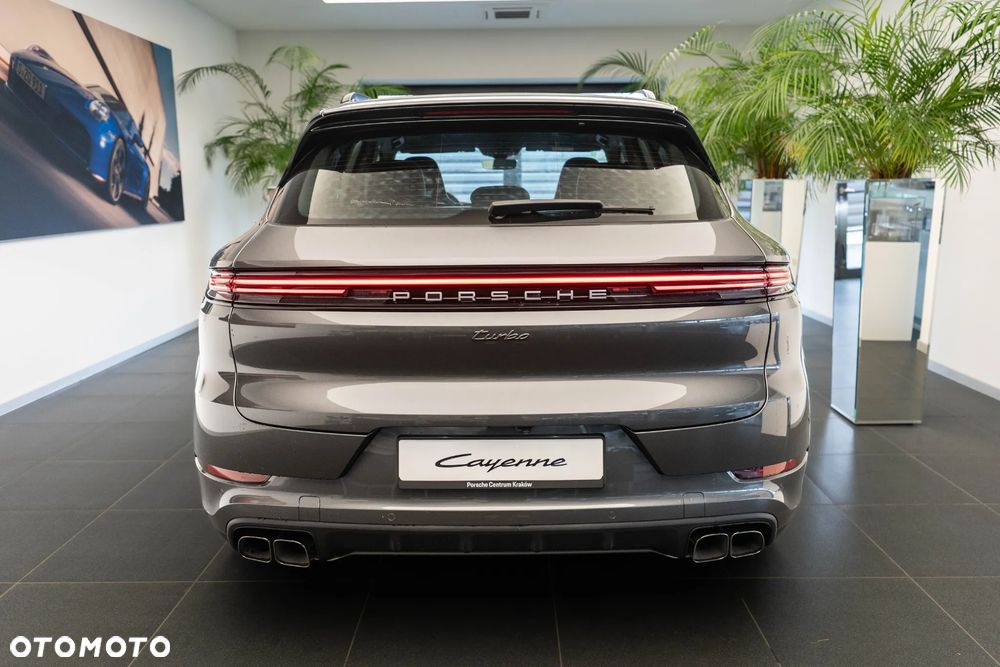 Porsche Cayenne Turbo E-Hybrid PHEV - 6