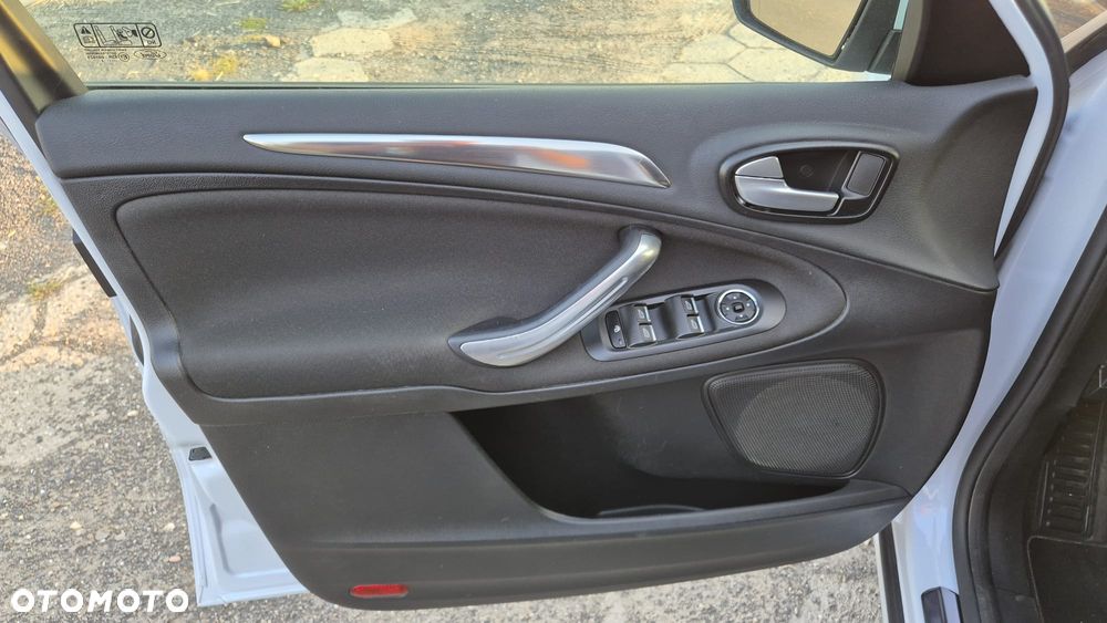 Ford S-Max - 12