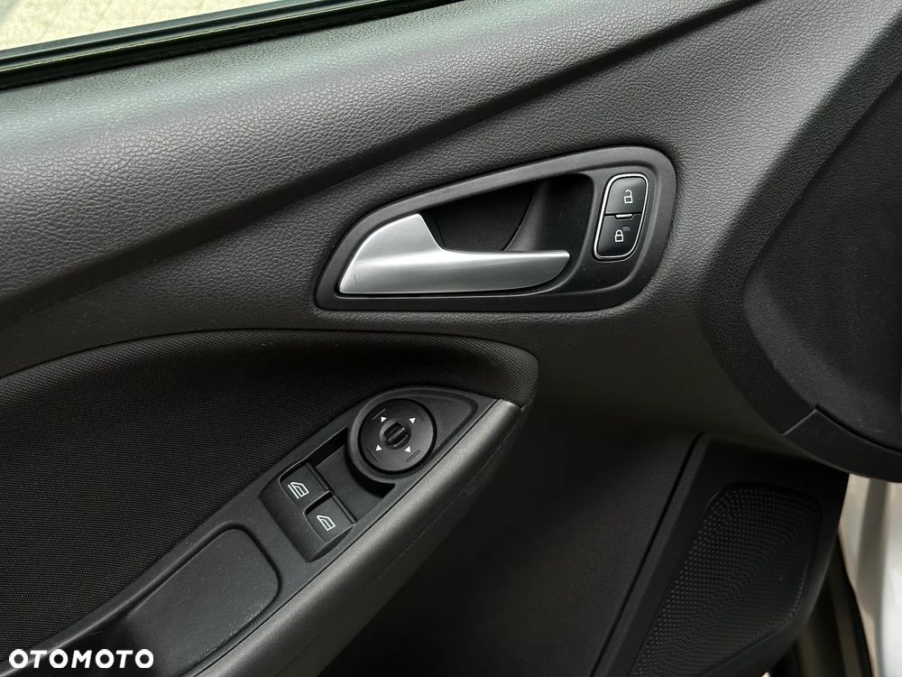 Ford Focus 1.0 EcoBoost Titanium - 12