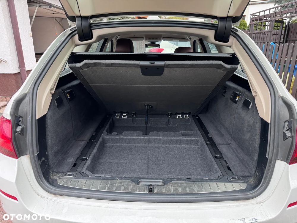 BMW Seria 5 525d xDrive - 10