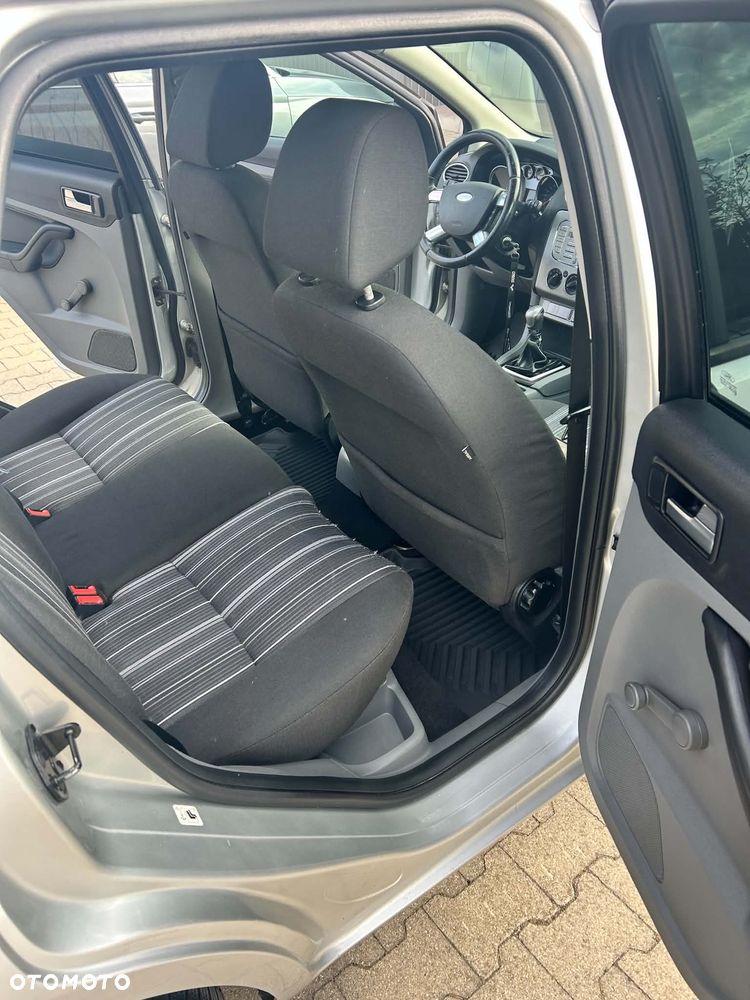 Ford Focus 1.6 Ambiente - 6