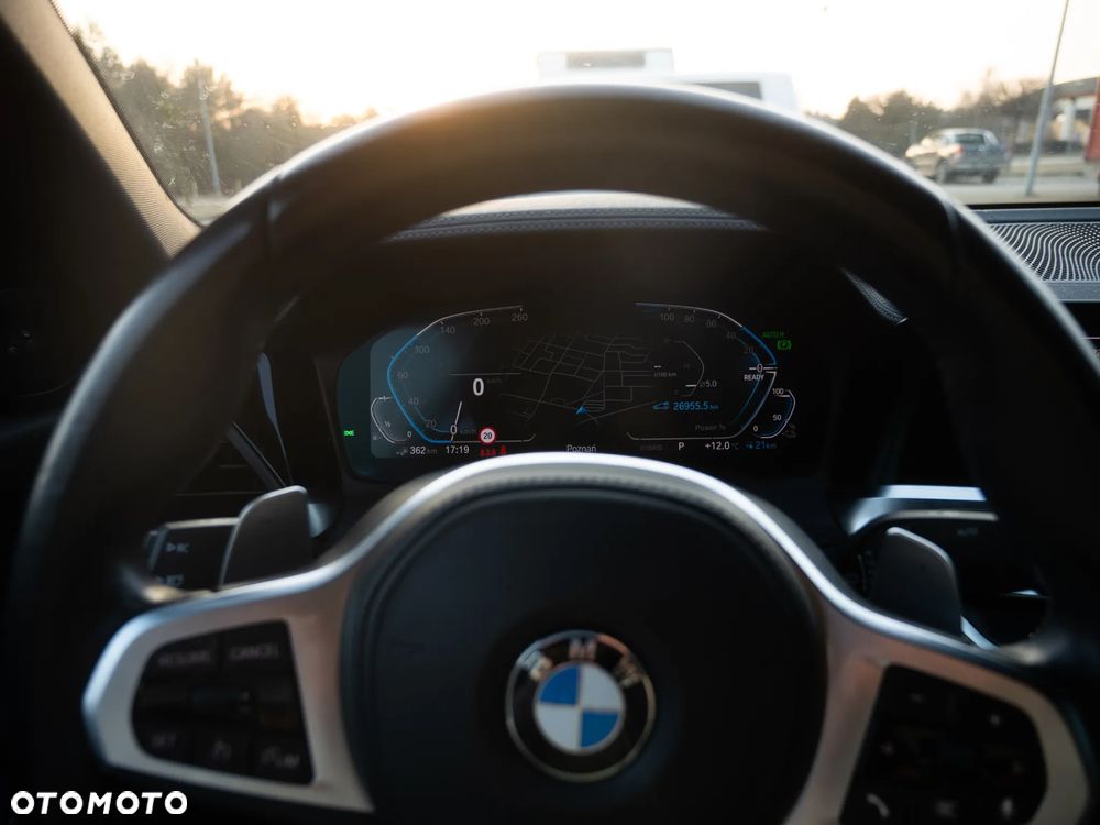 BMW Seria 3 330e M Sport - 15
