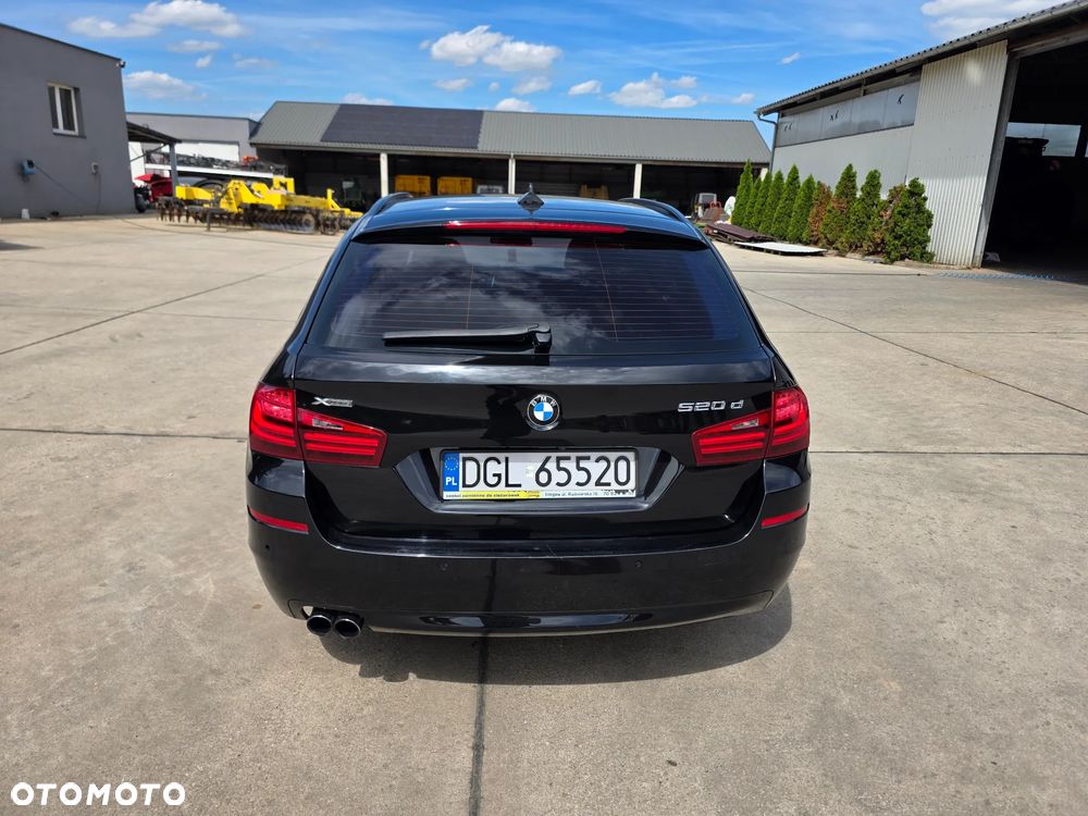 BMW Seria 5 520d xDrive - 4