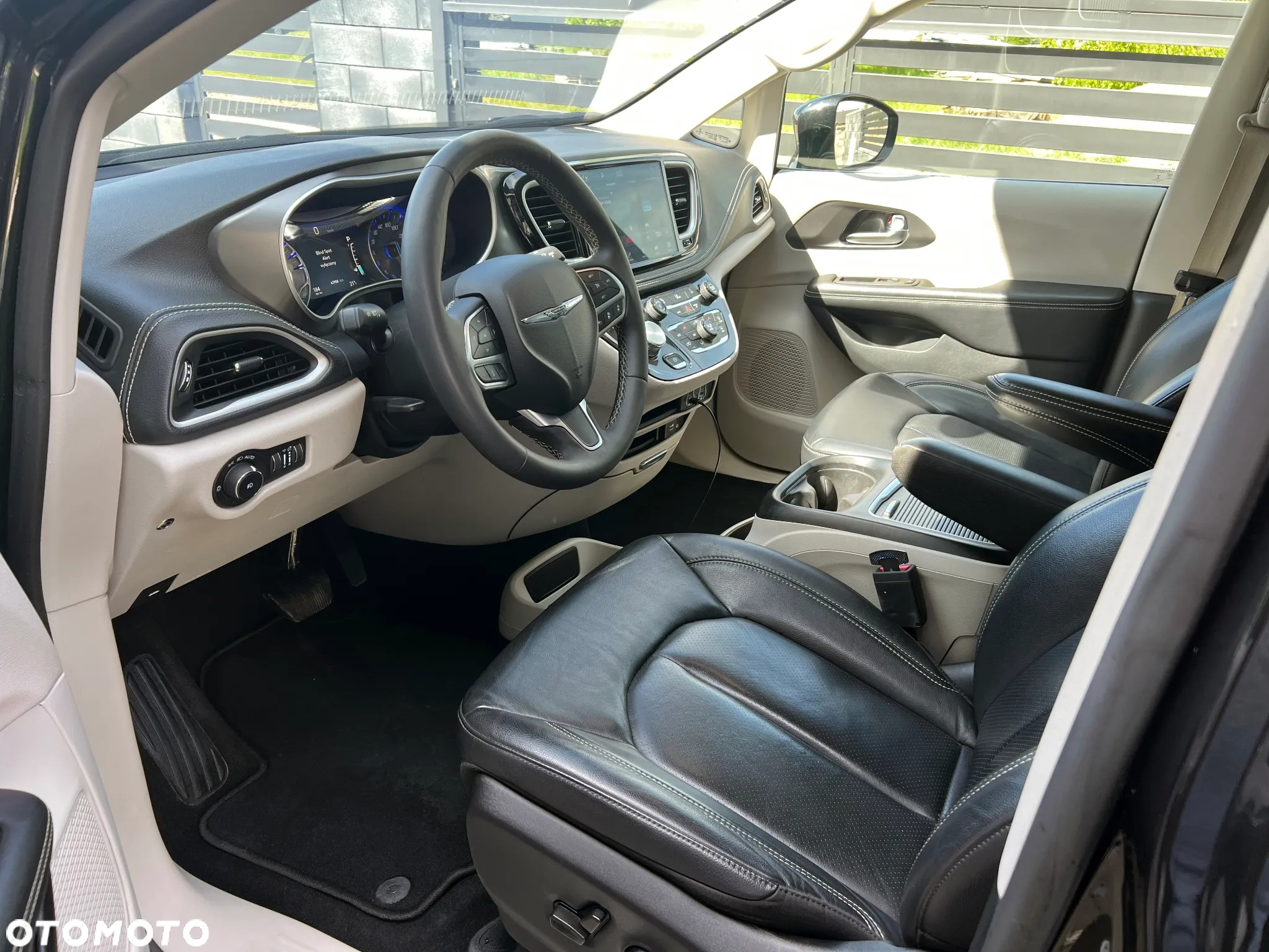 Chrysler Pacifica - 13