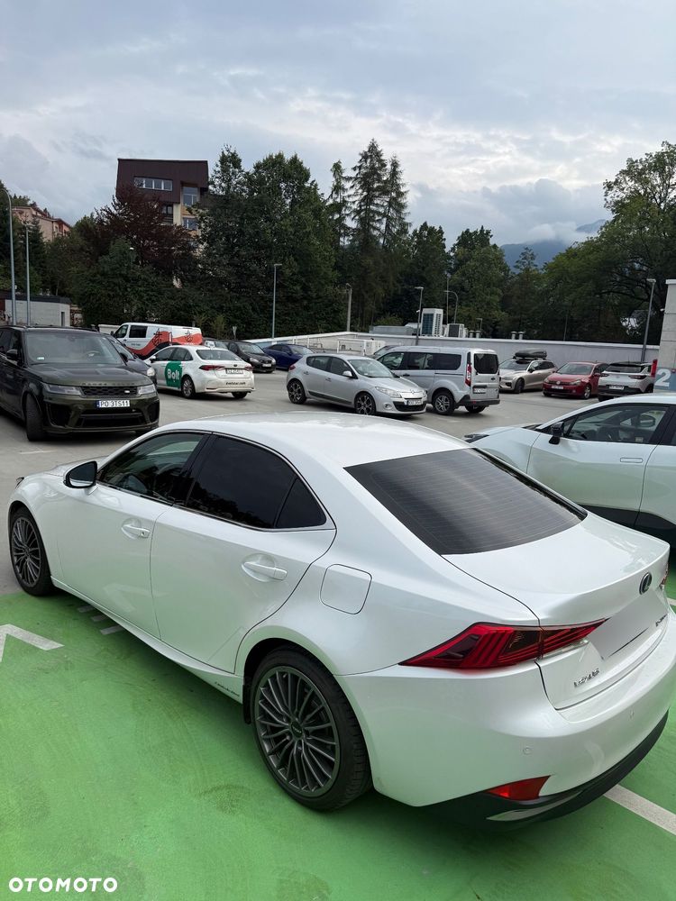 Lexus IS 300h Business Edition - 8
