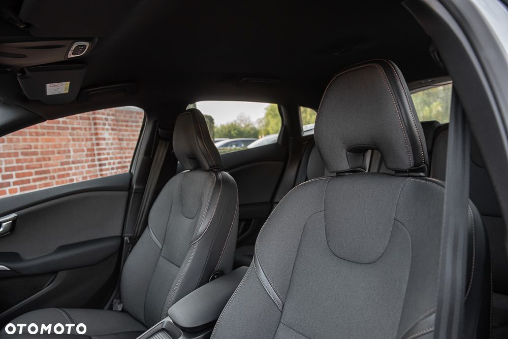 Volvo V40 Cross Country D2 Momentum - 19