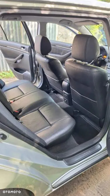 Toyota Avensis 2.0 D-4D Sol - 8