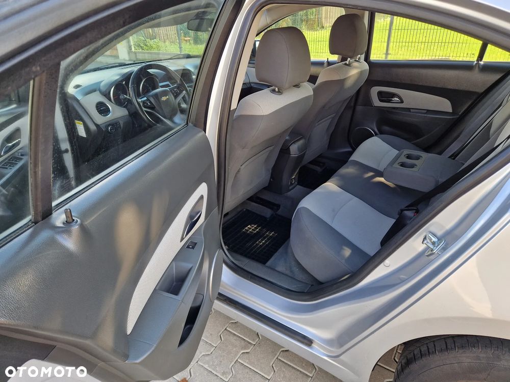 Chevrolet Cruze 1.6 LS - 11