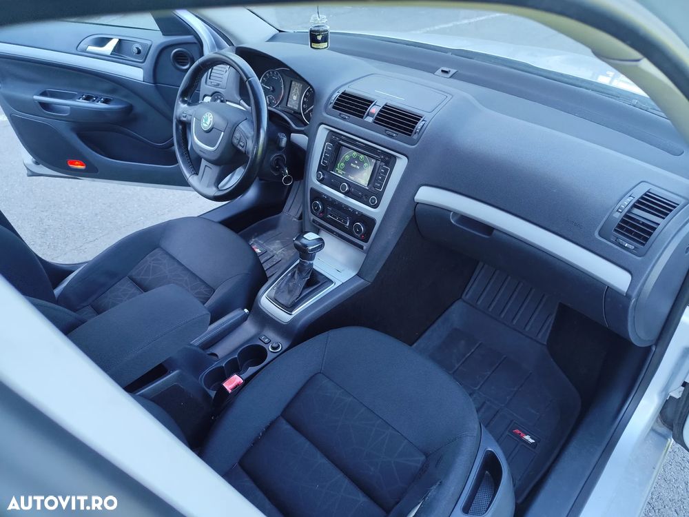 Skoda Octavia 2.0 TDI Elegance DSG - 7