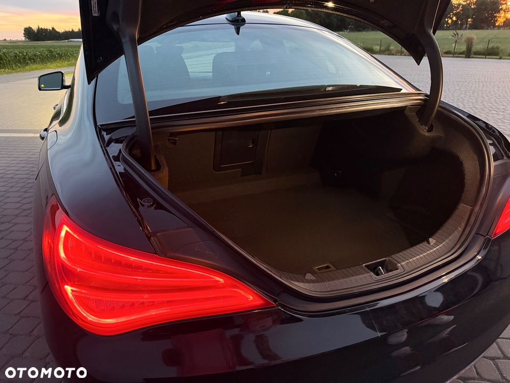 Mercedes-Benz CLA 250 4Matic 7G-DCT Urban - 24