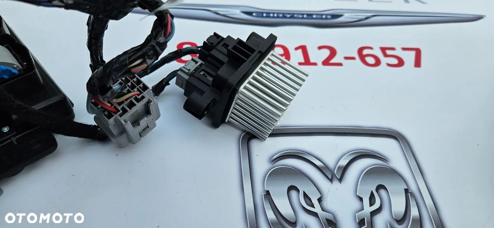 Chrysler Pacifica 2016- Wentylator nagrzewnicy tył Dmuchawa tylna AY272700-0284 Silniczki nagrzewnicy tylnej Moduł nagrzewnicy tył Sterownik klimatyzacji tył P68373079AB - 8