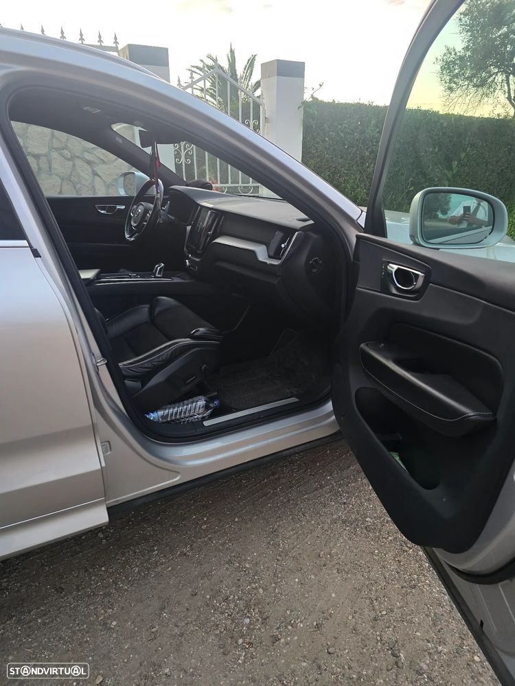 Volvo XC 60 2.0 T8 PHEV R-Design AWD - 8