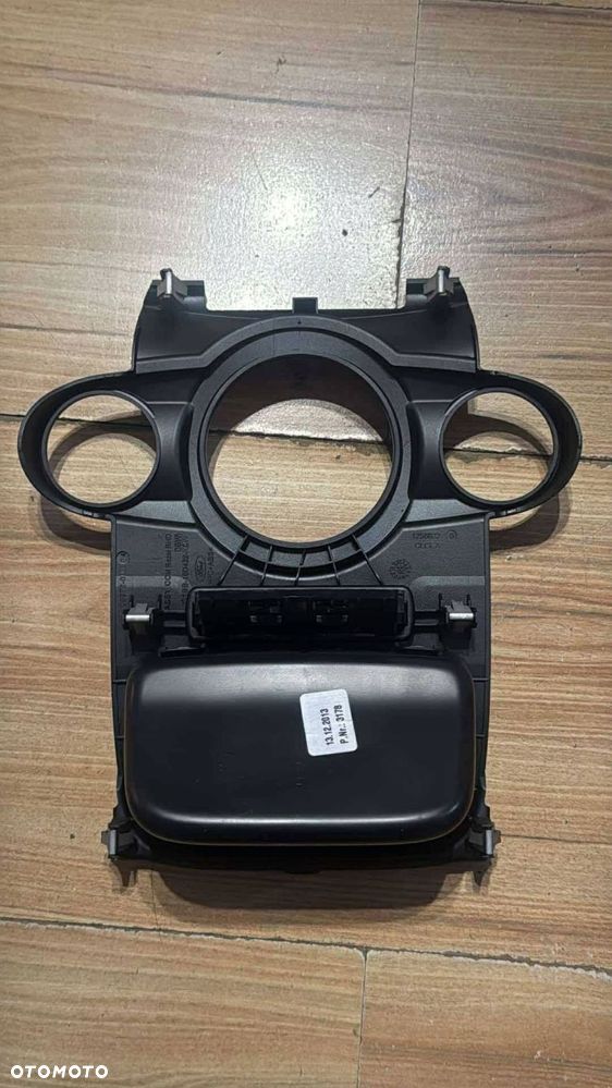 ramka panelu nawiewu do forda fiesty mk7 lift - 2