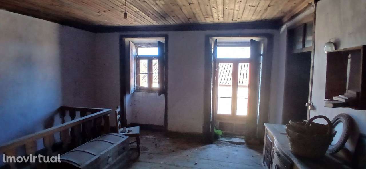 Quinta para restaurar na freguesia de Chãos - Grande imagem: 2/60