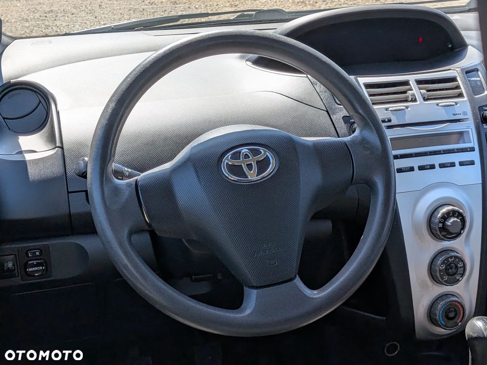 Toyota Yaris 1.0 Luna A/C - 28