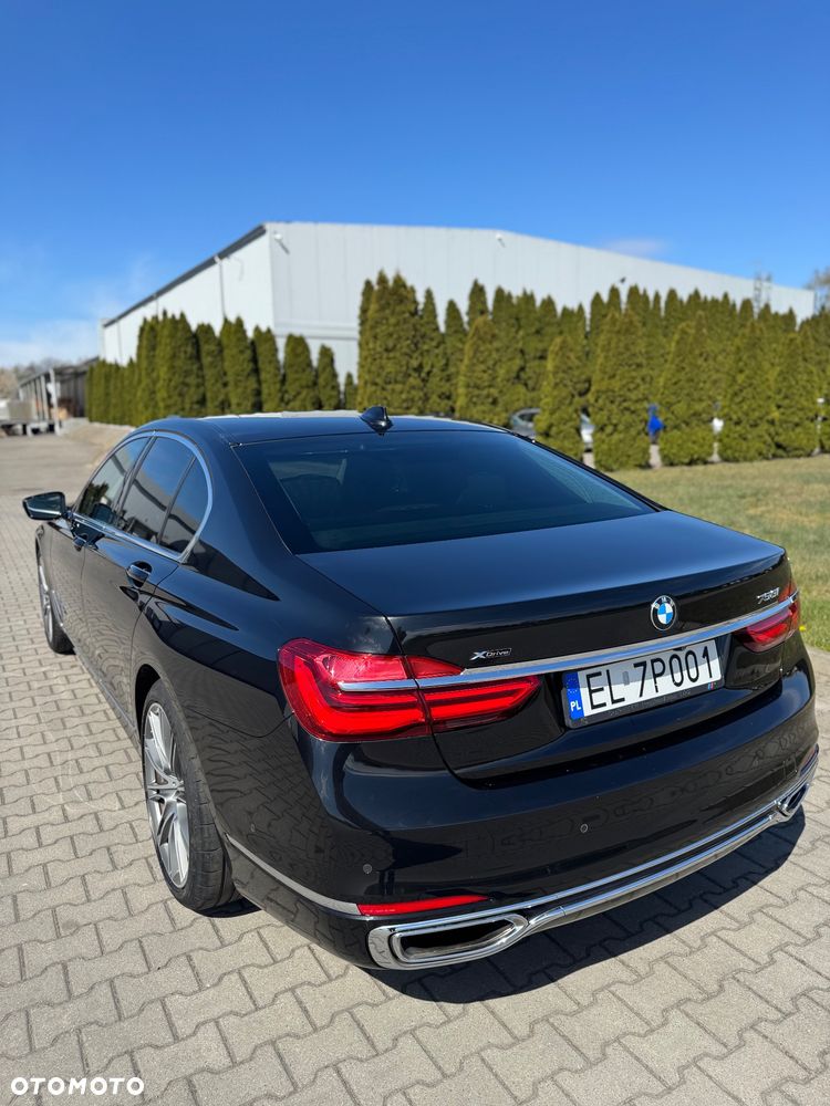 BMW Seria 7 750i xDrive - 14