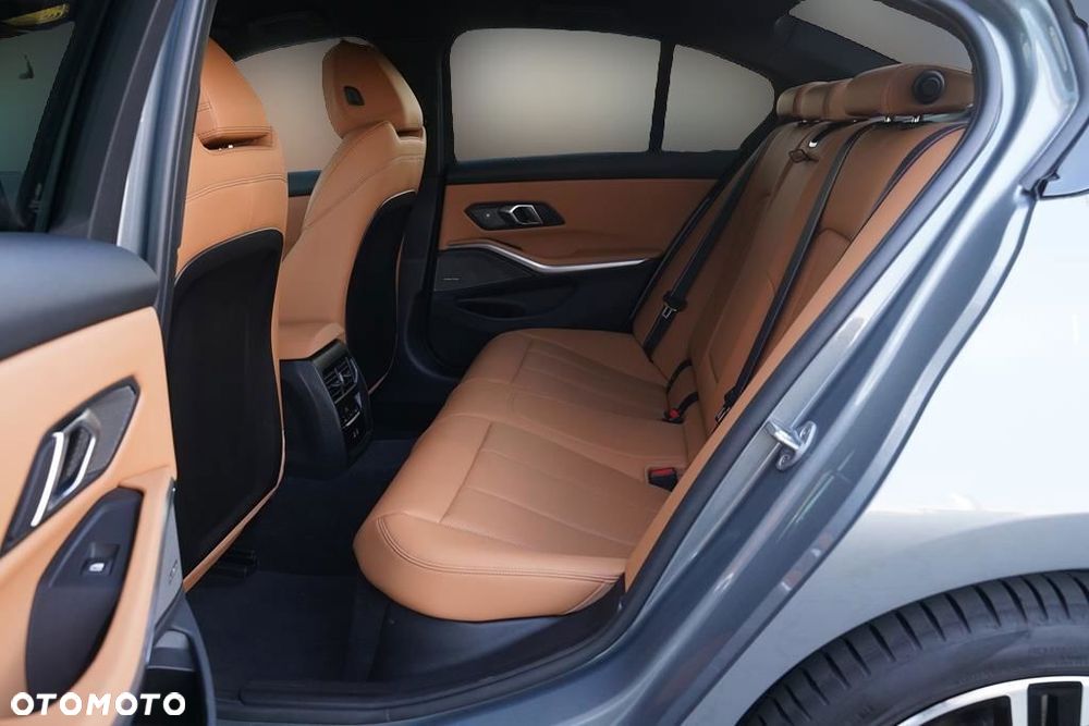 BMW Seria 3 320i xDrive M Sport sport - 10