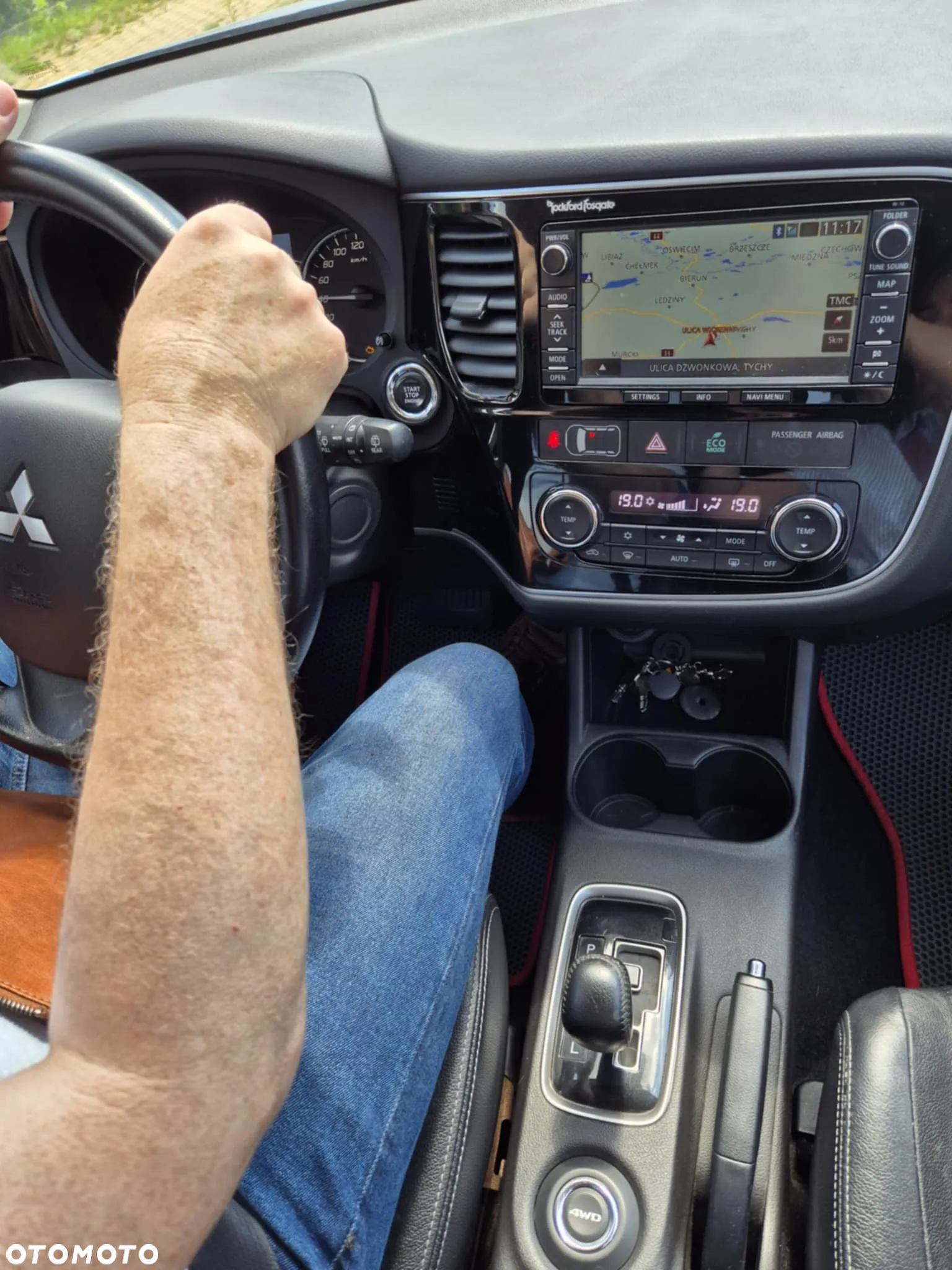 Mitsubishi Outlander - 8