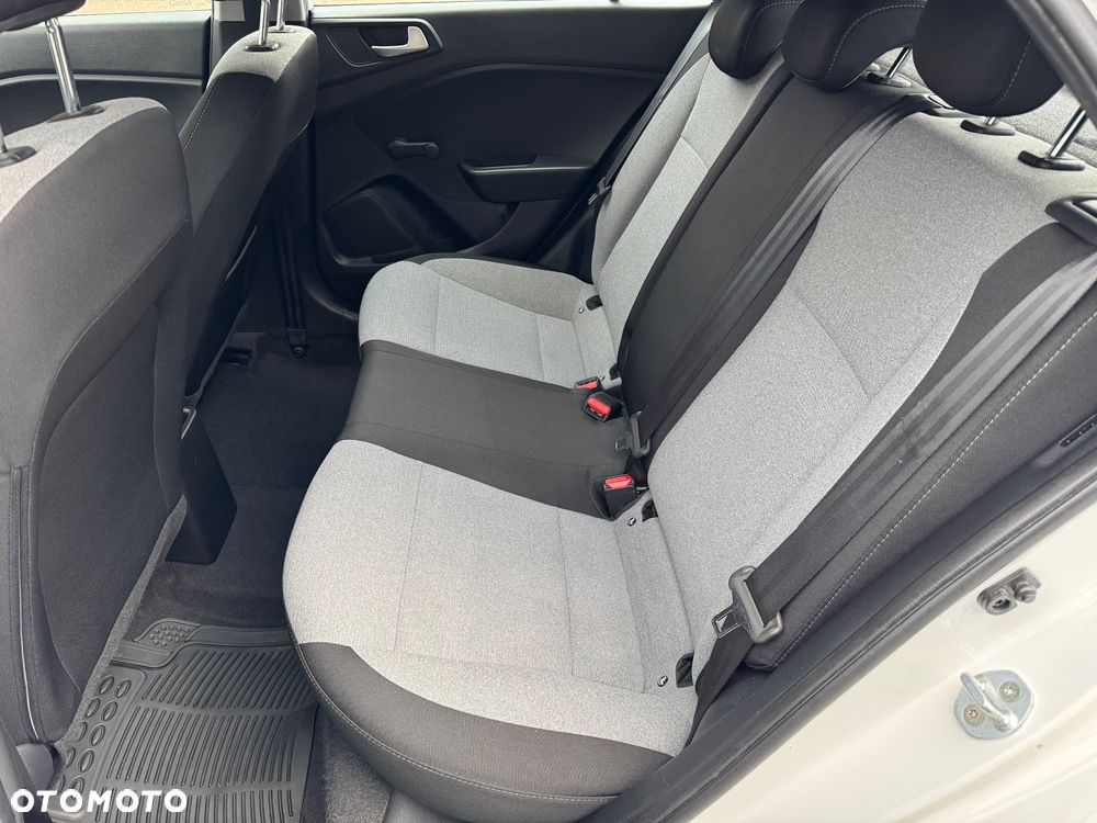 Hyundai i20 1.1 CRDi YES Silver - 13