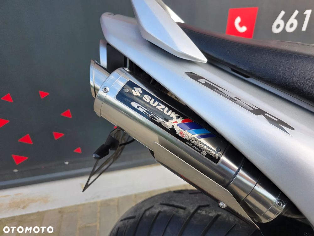 Suzuki GSR - 19