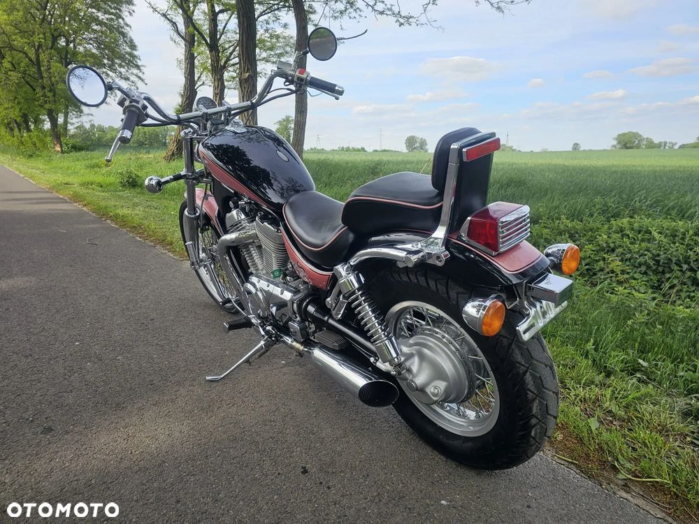 Suzuki Intruder - 10