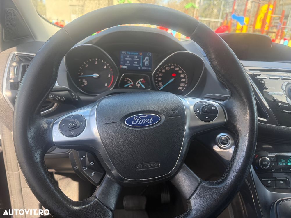Ford Kuga 2.0 TDCi Powershift 4WD Titanium - 17