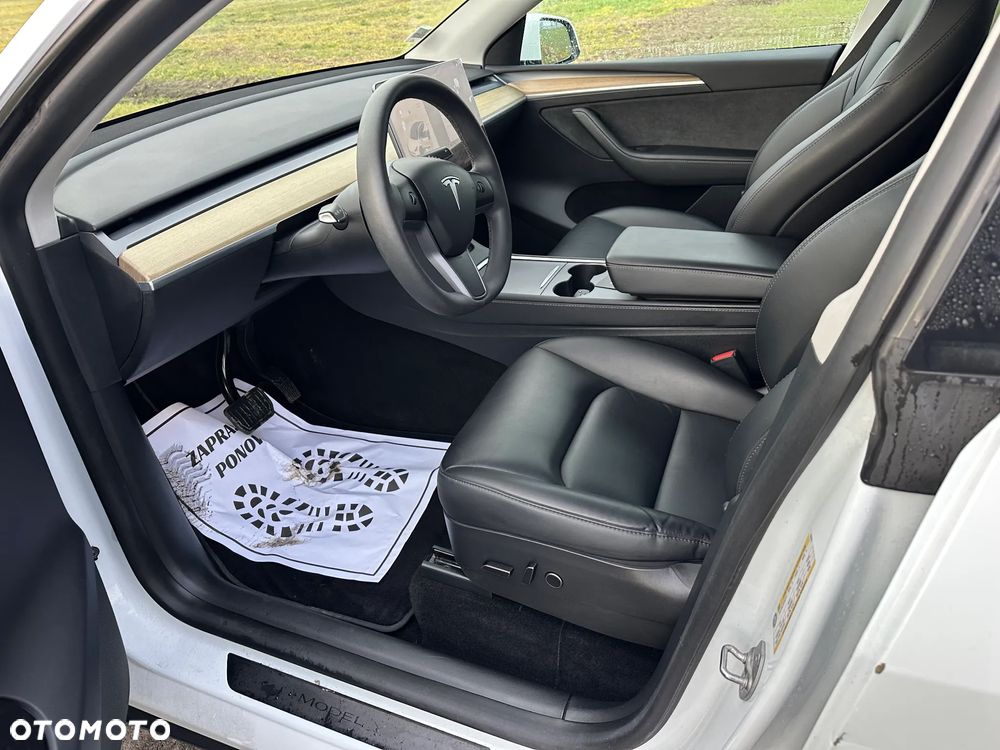 Tesla Y - 7