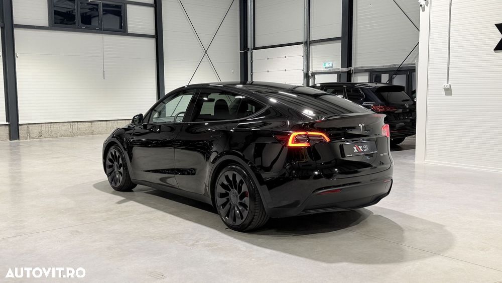 Tesla Model Y - 5