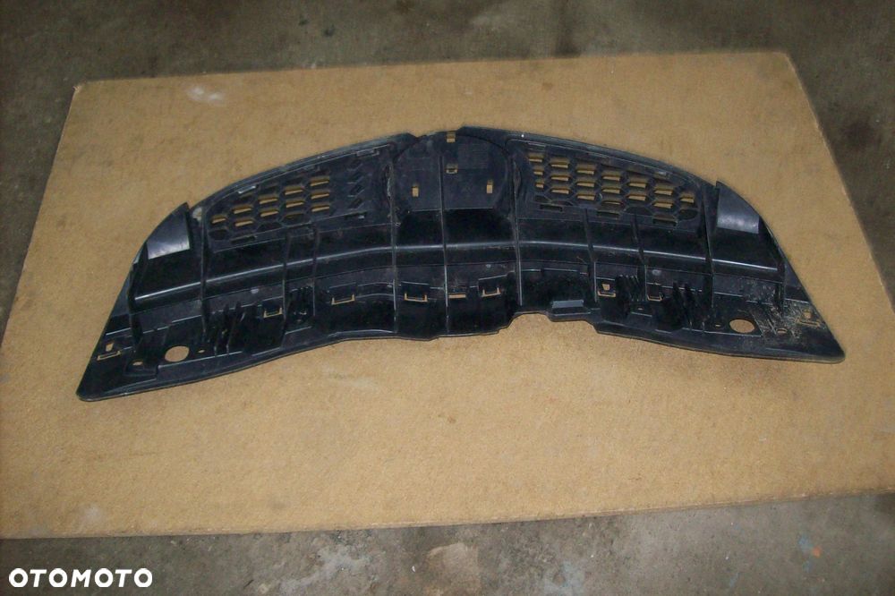 GRILL TOYOTA AYGO ROK 05/11 - 4