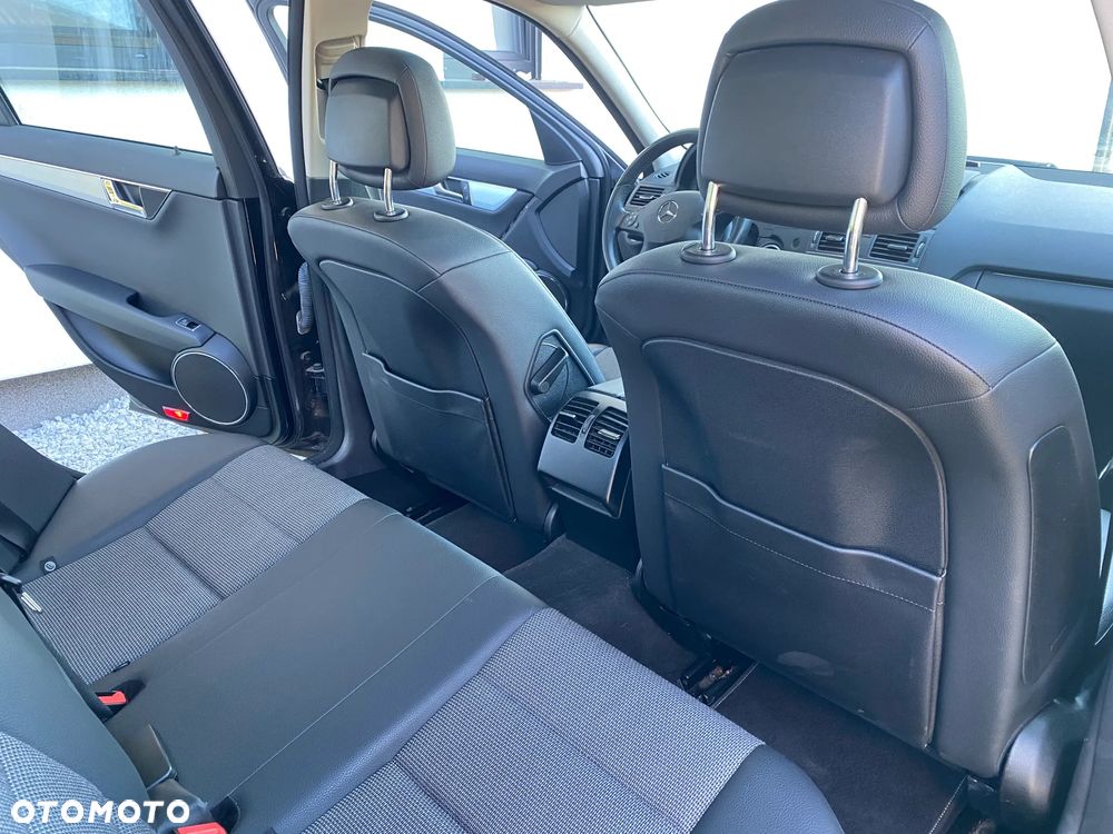 Mercedes-Benz Klasa C 180 CGI BlueEFFICIENCY Avantgarde - 9