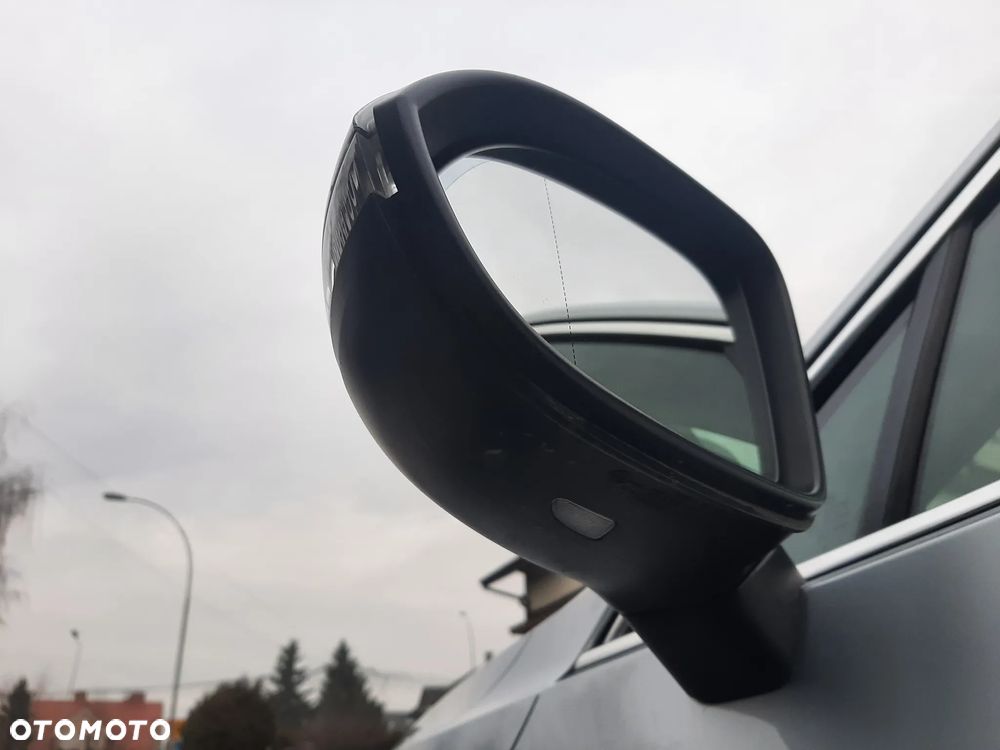 Volkswagen Passat Variant 2.0 TDI SCR DSG Business - 23