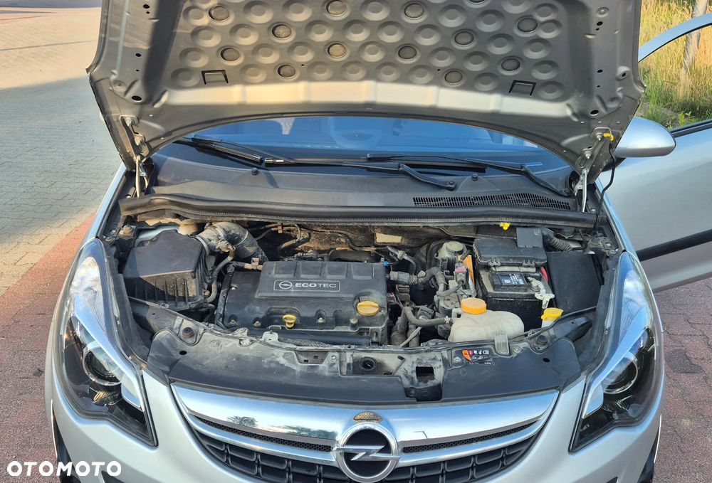 Opel Corsa 1.4 16V Cosmo - 13