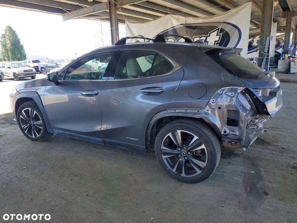 Lexus UX - 3