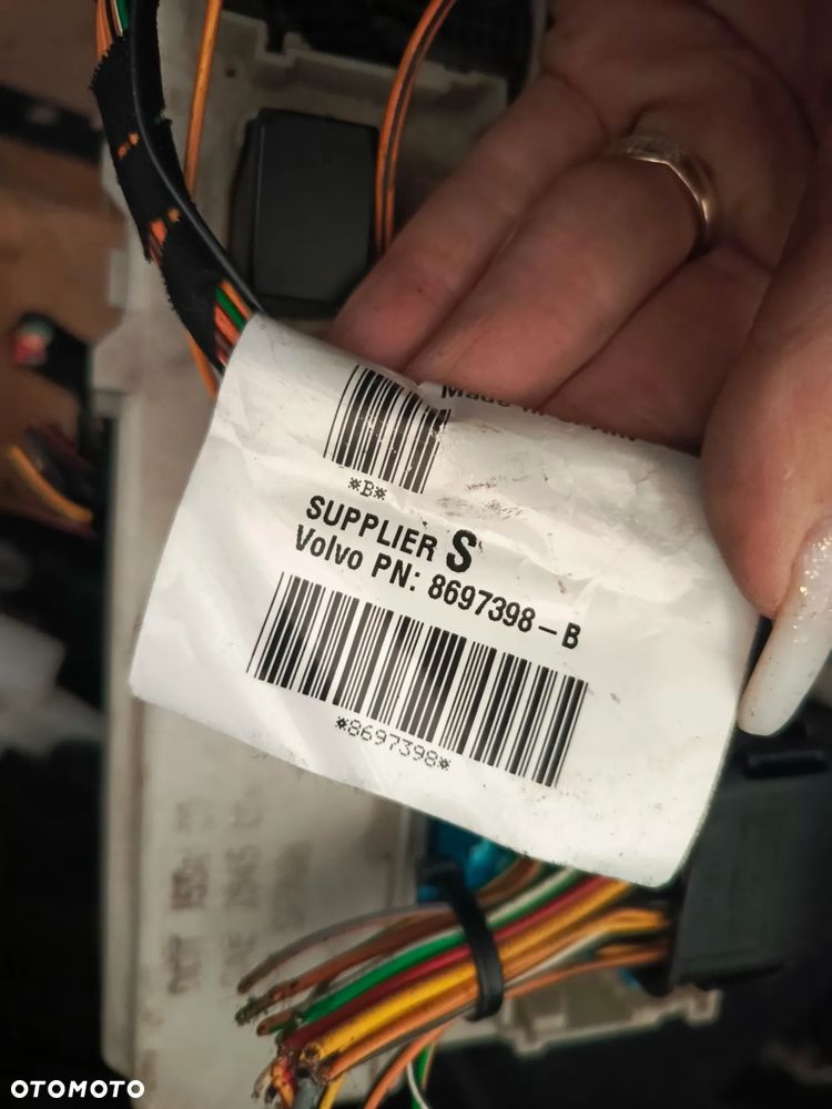 SKRZYNKA BEZPIECZNIKÓW MODUŁ BSI VOLVO V50 30728906 - 2
