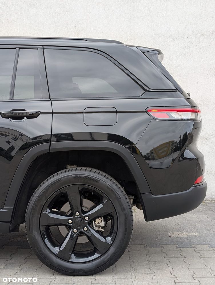 Jeep Grand Cherokee - 32