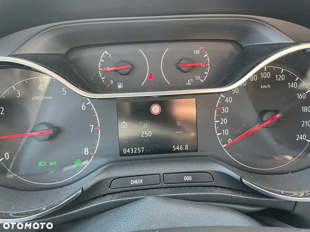 Opel Crossland X - 8