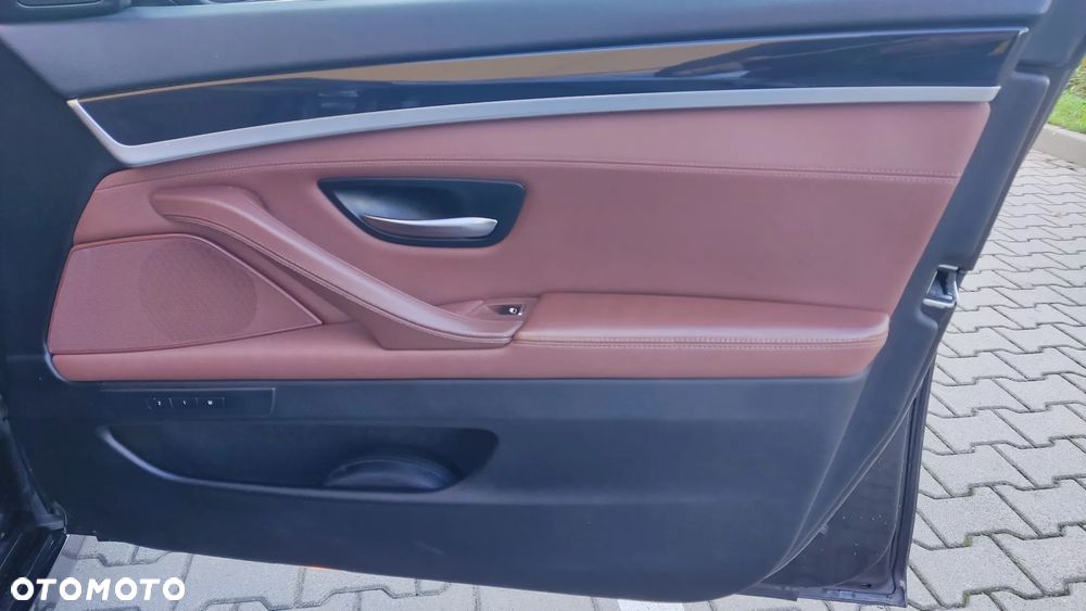 BMW Seria 5 520d Touring Luxury Line - 19