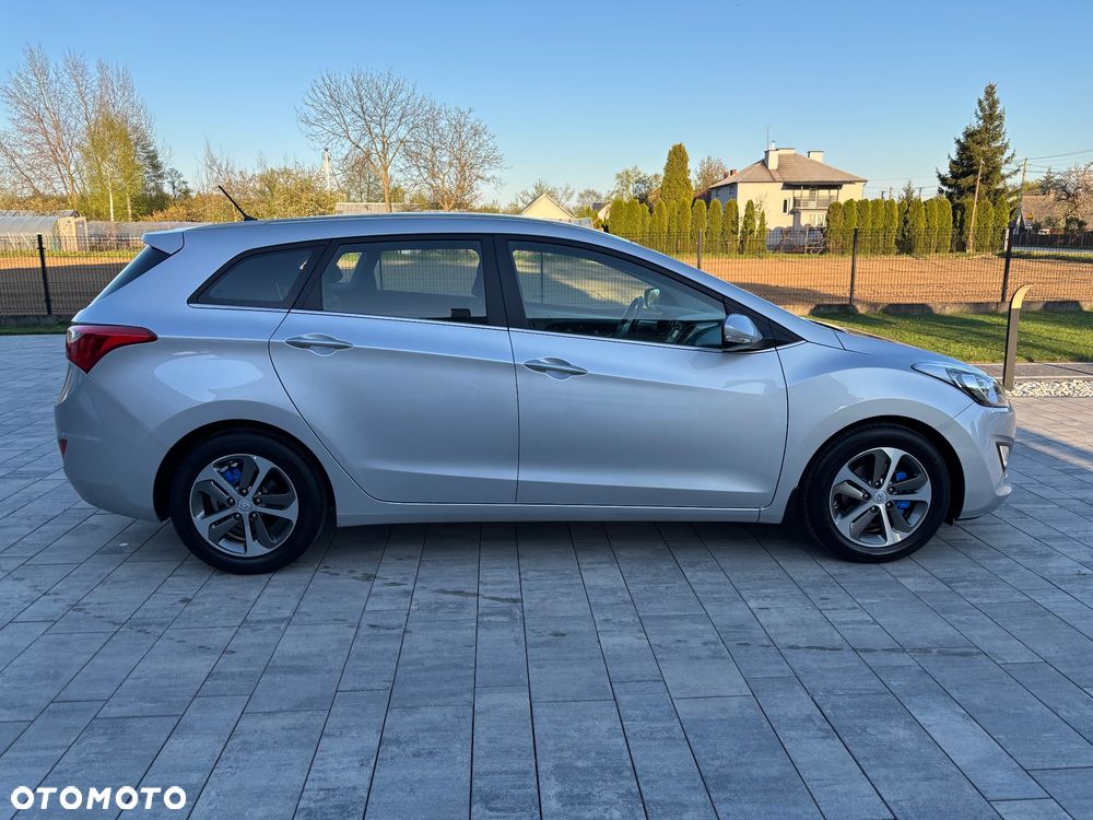 Hyundai i30 blue Kombi 1.6 GDi YES Silver - 10