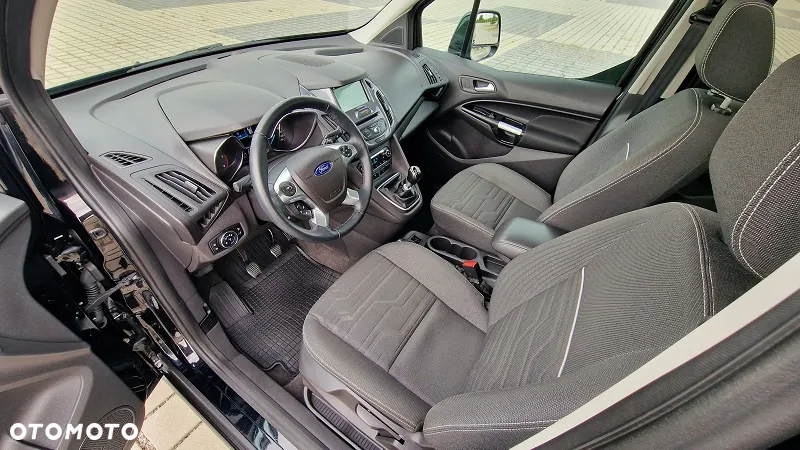 Ford Tourneo Connect Grand - 29