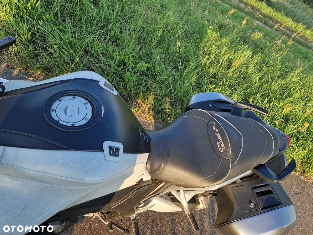 Honda VFR - 12