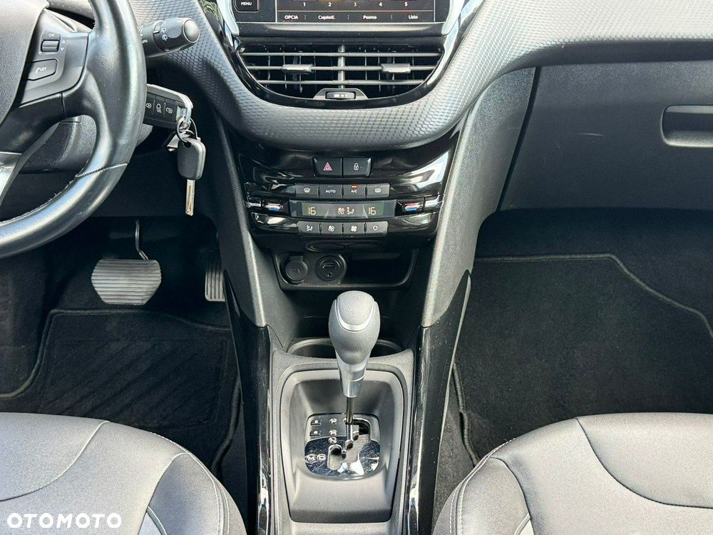 Peugeot 2008 PureTech 110 GPF Stop&Start EAT6 Allure - 23